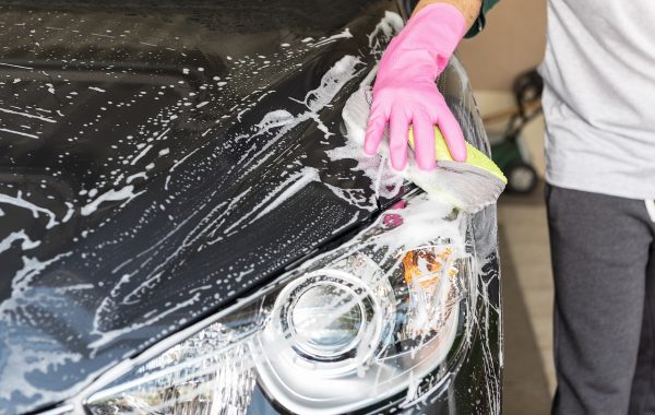 Slik vasker du bilen din som en proff