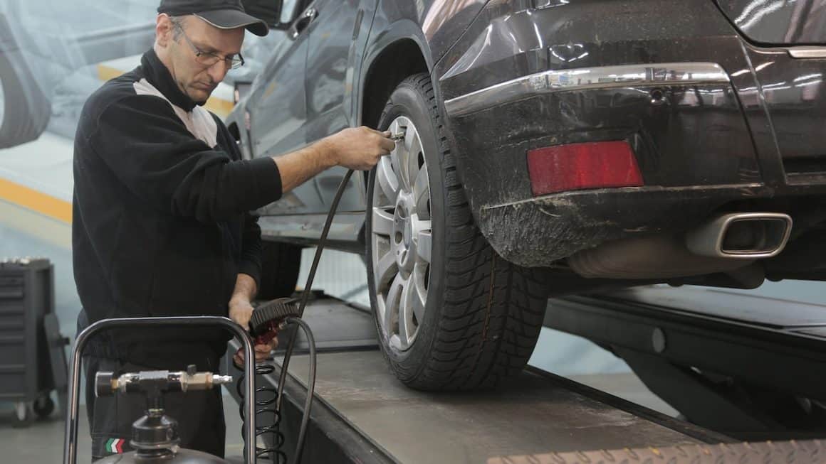 Slik bytter du dekk på bilen din